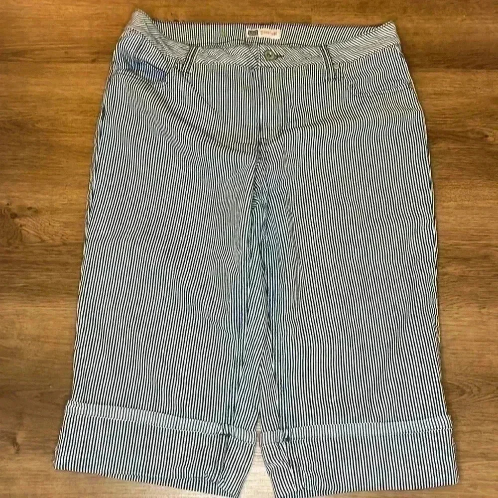 Faded Glory Stretch Women’s Size 10 Cuff Crop Blue Stripe Capri Pants